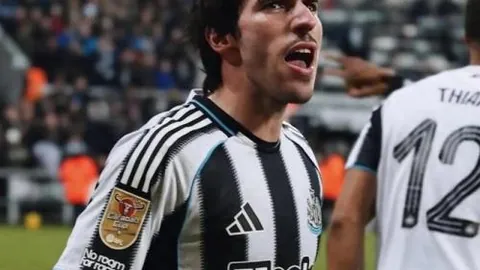 “无懈可击的32分对决36分！杜兰特火力全开，乔丹卡特纪录恐成历史！”